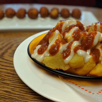 Tapeo - Patatas bravas - Tapas Bars Near Me - Barcelona, B