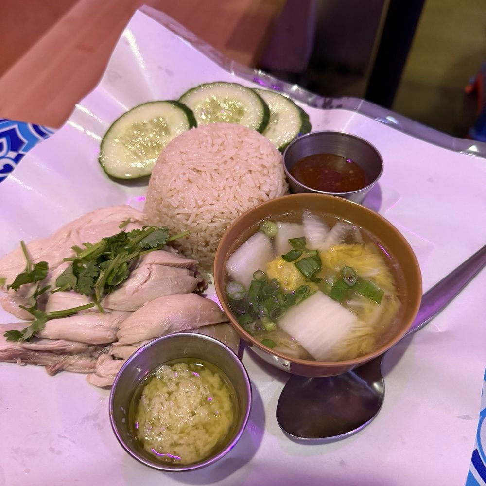 R1. Khao Mun Gai / Rice Cooked in Chicken Broth