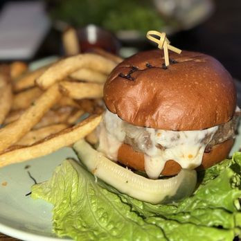 The Malt House - American Tavern Burger - Gastropubs Near Me - New York, New York The Malt House - American Tavern Burger - Gastropubs Near Me - New York, New York