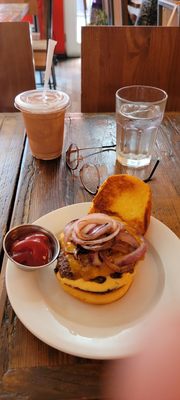 two8two Bar & Burger by null