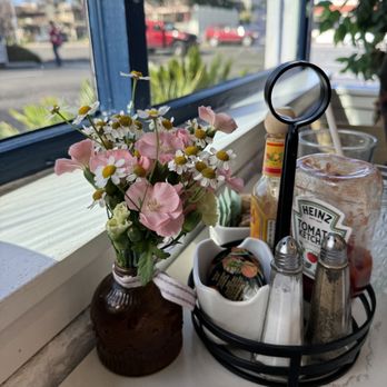 Sweet Maple - View out the window - Breakfast & Brunch Near Me - Cupertino, California