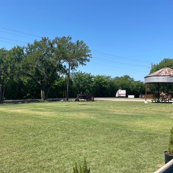 Corner BBQ Shack - View from my seat     It's pretty out here today - Barbeque Near Me - McKinney, Texas
