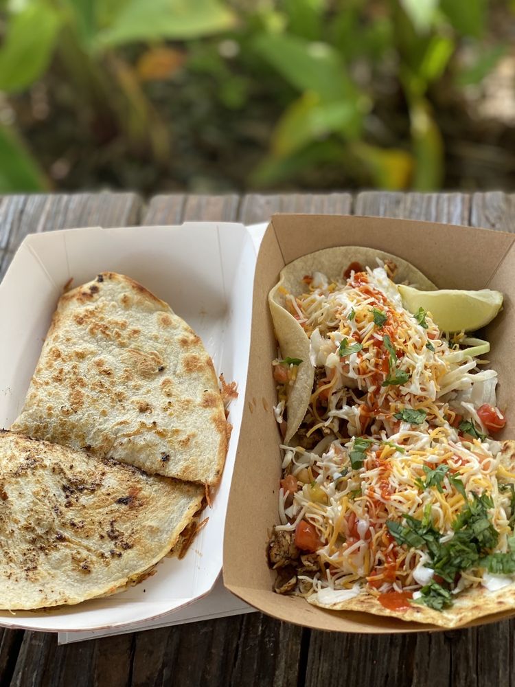 FINNS Island Style Grub on Thomas Drive