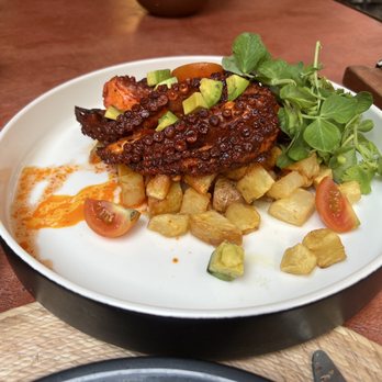 Cuaxiote - Pulpo a las brasas - Signature Cuisine Near Me - Comala, COL