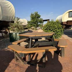 Zion White Bison Glamping & RV  Resort - Each camp site has a perfect table