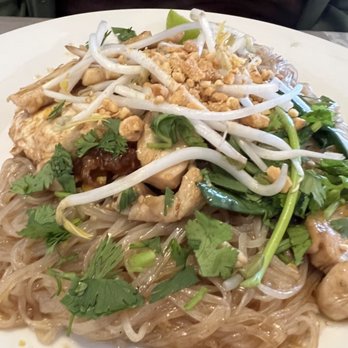 Duck N Good Food Place - Pad Thai - Asian Fusion Near Me - Hickory, North Carolina