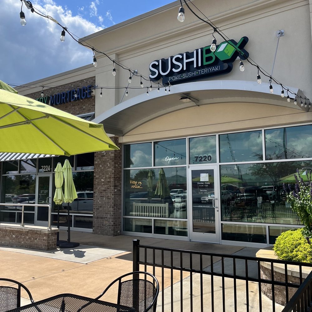 the outside of the sushi box the outside of the sushi box