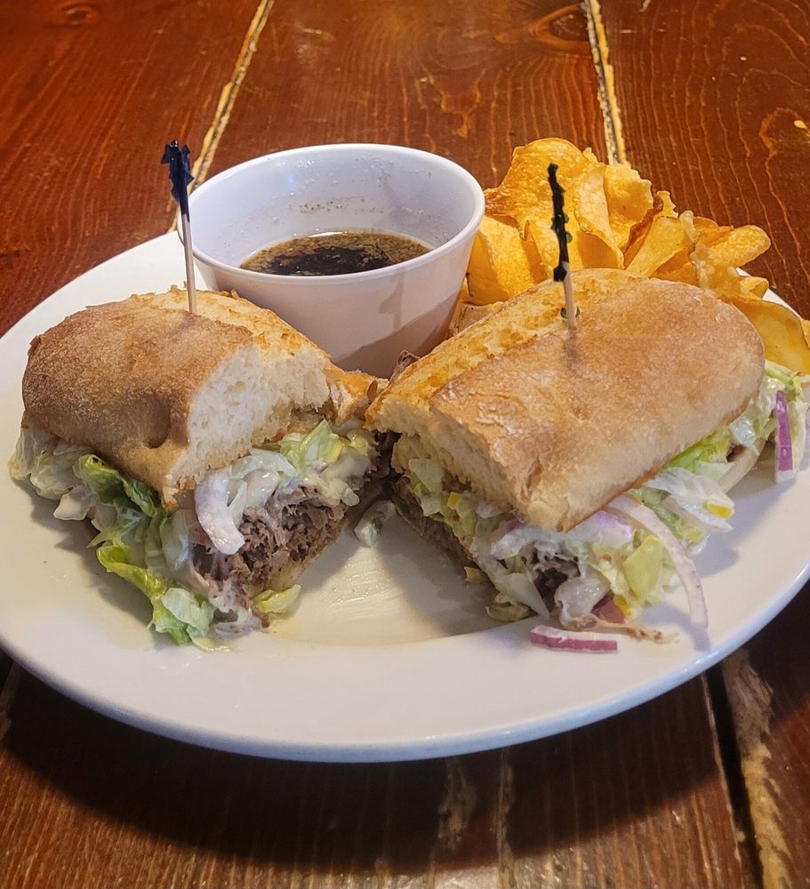 Small Town Saloon Logo