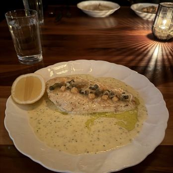 Alobar Yorkville - Fish - Bars Near Me - Toronto, Ontario