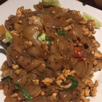 Manaow - Pad kee mao - Thai Near Me - Long Beach, California