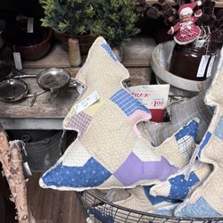 Warehouse Antique Mall - Christmas decor