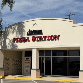 Pizza Station - FRONT (SOUTH) EXTERIOR - Pizza Near Me - Ventura, California Pizza Station - FRONT (SOUTH) EXTERIOR - Pizza Near Me - Ventura, California