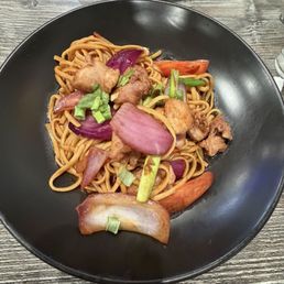 Tallarin Saltado de Pollo Tallarin Saltado de Pollo