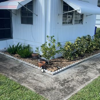 Hardworking Man Services - After the flower bed cleanup - Landscaping Near Me Hardworking Man Services - After the flower bed cleanup - Landscaping Near Me