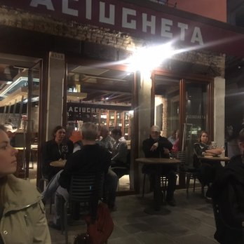 らちゅPuntoVenezia dalle radici ad oggi Sandalo in vernice nera con taglio ondulato e tacco largo