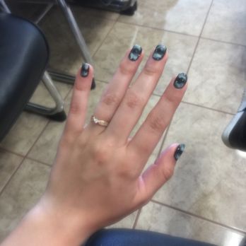 Flower Nails - Nail Salons Near Me - Fair Oaks, California