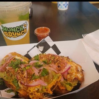 Munch N Brunch Waikiki - Avacado toast with passion fruit lemonade - Tacos Near Me - Honolulu, Hawaii Munch N Brunch Waikiki - Avacado toast with passion fruit lemonade - Tacos Near Me - Honolulu, Hawaii