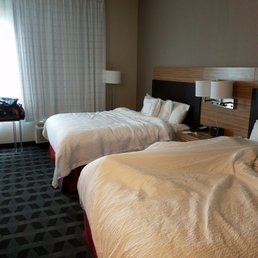 Comfortable beds. High ceilings. Clean rooms. Comfortable beds. High ceilings. Clean rooms.