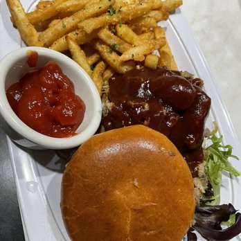 State 48 Tavern - Pulled pork burger - Sports Bars Near Me - Page, Arizona State 48 Tavern - Pulled pork burger - Sports Bars Near Me - Page, Arizona