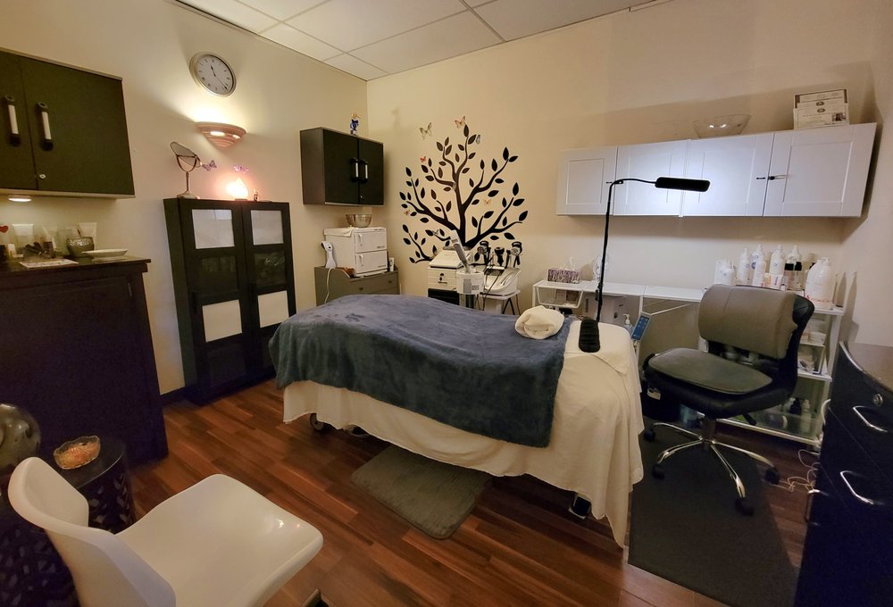 Radiant Facials - Skin and Body Care Logo