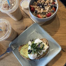 Avocado toast and harvest oatmeal Avocado toast and harvest oatmeal