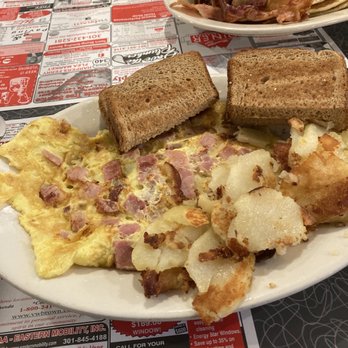 Mountain View Diner - Ham and Cheese Omelette w/a side of home fries and buttered toast - Diners Near Me - Frederick, Maryland