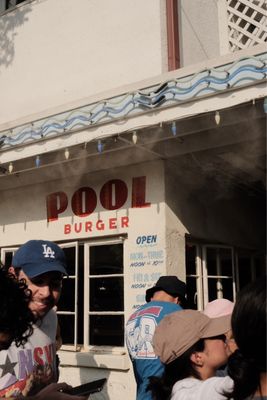 Pool Burger by null