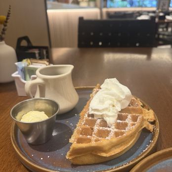 Sheraton Universal Hotel - Yummy waffle with breakfast buffet - Hotels Near Me - Universal City, California Sheraton Universal Hotel - Yummy waffle with breakfast buffet - Hotels Near Me - Universal City, California
