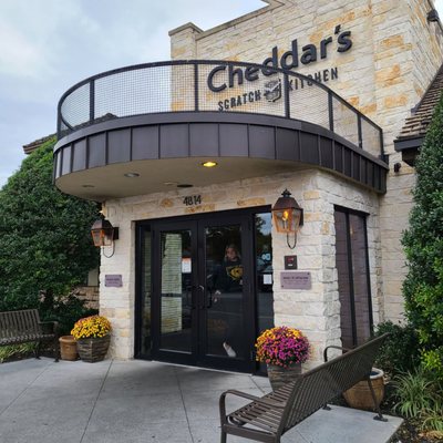 Cheddar's Scratch Kitchen by null