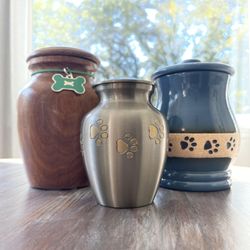 Furever Friends Pet Cremation - Excellent urn selection