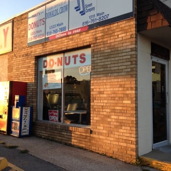 Holt's DO-Nuts of Grandview - Tiny, efficient and delicious! - Donuts Near Me - Grandview, Missouri