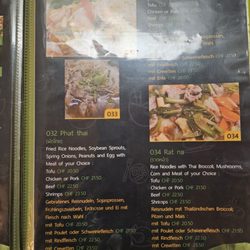Phanat Thai - The menu that clearly say phat thai/pad thai, meat of choice for tofu doesn't say anything abiut additional veggies