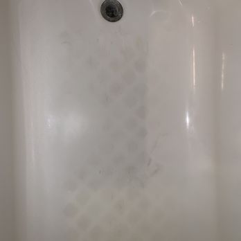 Tuscana Resort - Stained, dirty bathtub - Resorts Near Me - Davenport, Florida