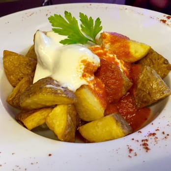 Sabors Ruzafa - Patatas bravas con salsa barbacoa - crispy with tasty garlicky sauce - Tapas Bars Near Me - Valencia, V Sabors Ruzafa - Patatas bravas con salsa barbacoa - crispy with tasty garlicky sauce - Tapas Bars Near Me - Valencia, V