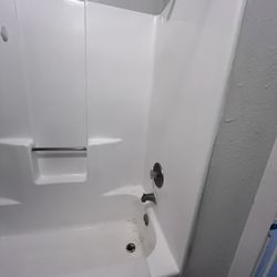 Motel 6 - Curtain rod barely hanging