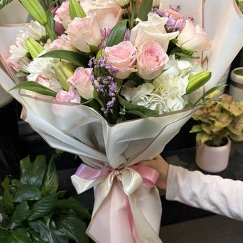 Angie's Flowers - Beautiful graduation flowers - Florists Near Me - Los Angeles, California Angie's Flowers - Beautiful graduation flowers - Florists Near Me - Los Angeles, California