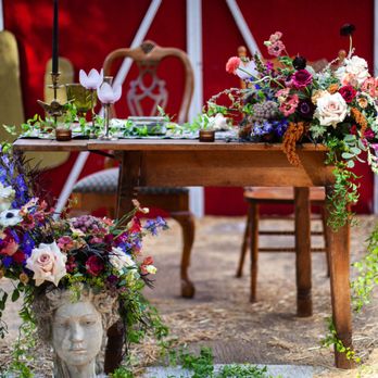 Taylor Made Floral - Sweetheart table - Floral Designers Near Me Taylor Made Floral - Sweetheart table - Floral Designers Near Me