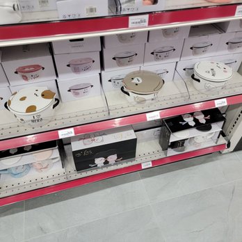 Teso Life - Kitty lovers bowl...it's huge - Department Stores Near Me - Flushing, New York Teso Life - Kitty lovers bowl...it's huge - Department Stores Near Me - Flushing, New York