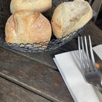 Café des Marronniers - Bread rolls. - French Near Me - Paris, 75