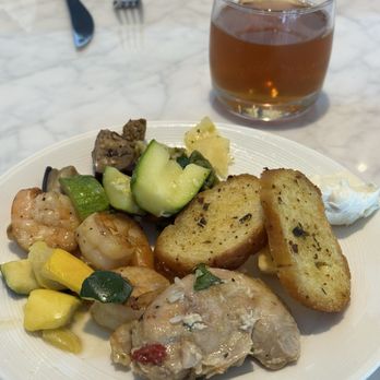 United Polaris Lounge - Airport Lounges Near Me United Polaris Lounge - Airport Lounges Near Me