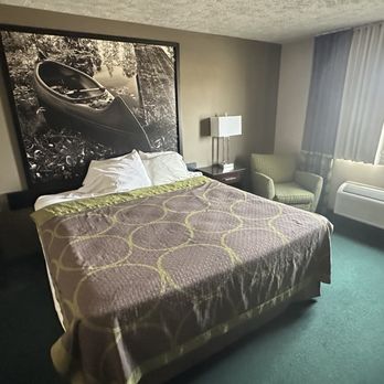 BURGUNDY INN AND SUITES - Hotels Near Me - El Paso, Illinois BURGUNDY INN AND SUITES - Hotels Near Me - El Paso, Illinois