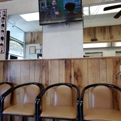Damian's Barber Shop - Gotta look good on my first day lol