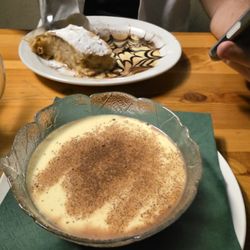 Hackethals - Home-made chocolate pudding with vanilla sauce