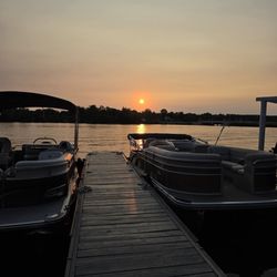 Johnny's On The Lake Bar & Grill