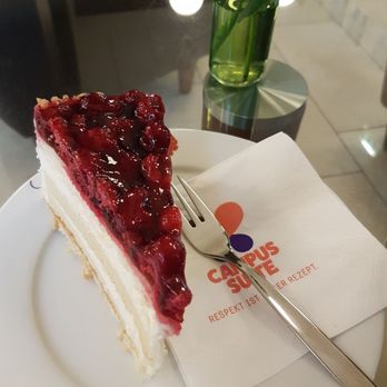 Campus Suite - Käsesahnetorte mit Himbeeren. - Coffee & Tea Near Me - Hamburg, HH