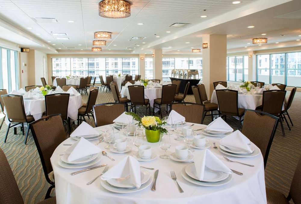 DoubleTree by Hilton Alana - Waikiki Beach