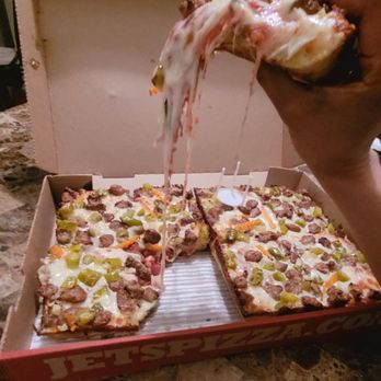 Jet's Pizza - 8 corner deep dish giardinera supreme cheese pull - Pizza Near Me - Matteson, Illinois