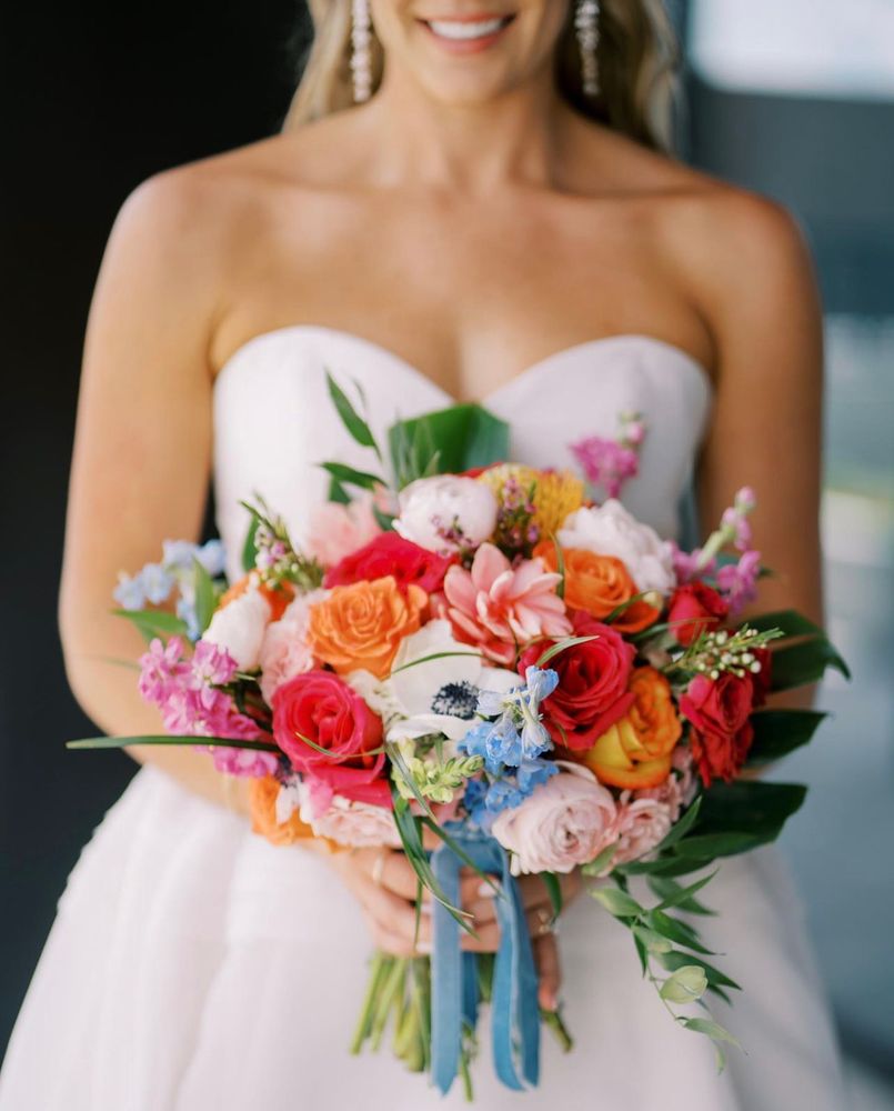 Linens and Flowers Design