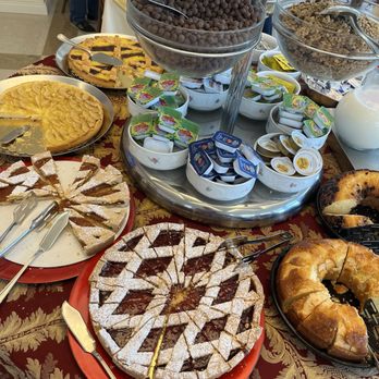 Comfort Hotel Bolivar - Breads pastries - Hotels Near Me - Rome, RM