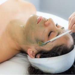 Queen Bee Salon & Spa - Omaha - Customized Facials
